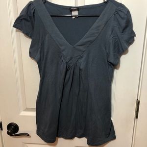 Maternity short sleeve v-neck top M